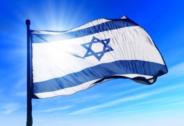 Израильский флаг развевается... поют гимн Израиля.